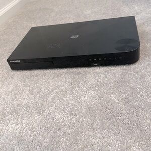 Samsung Blu-Ray DVD Video Player HT-F5500W 1080p 3D, Dolby Digital, True HD Plus